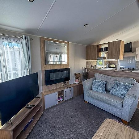 Beautiful 6 Berth Caravan, Nearby Beach In Suffolk Ref 68016Bs Lowestoft Exterior photo