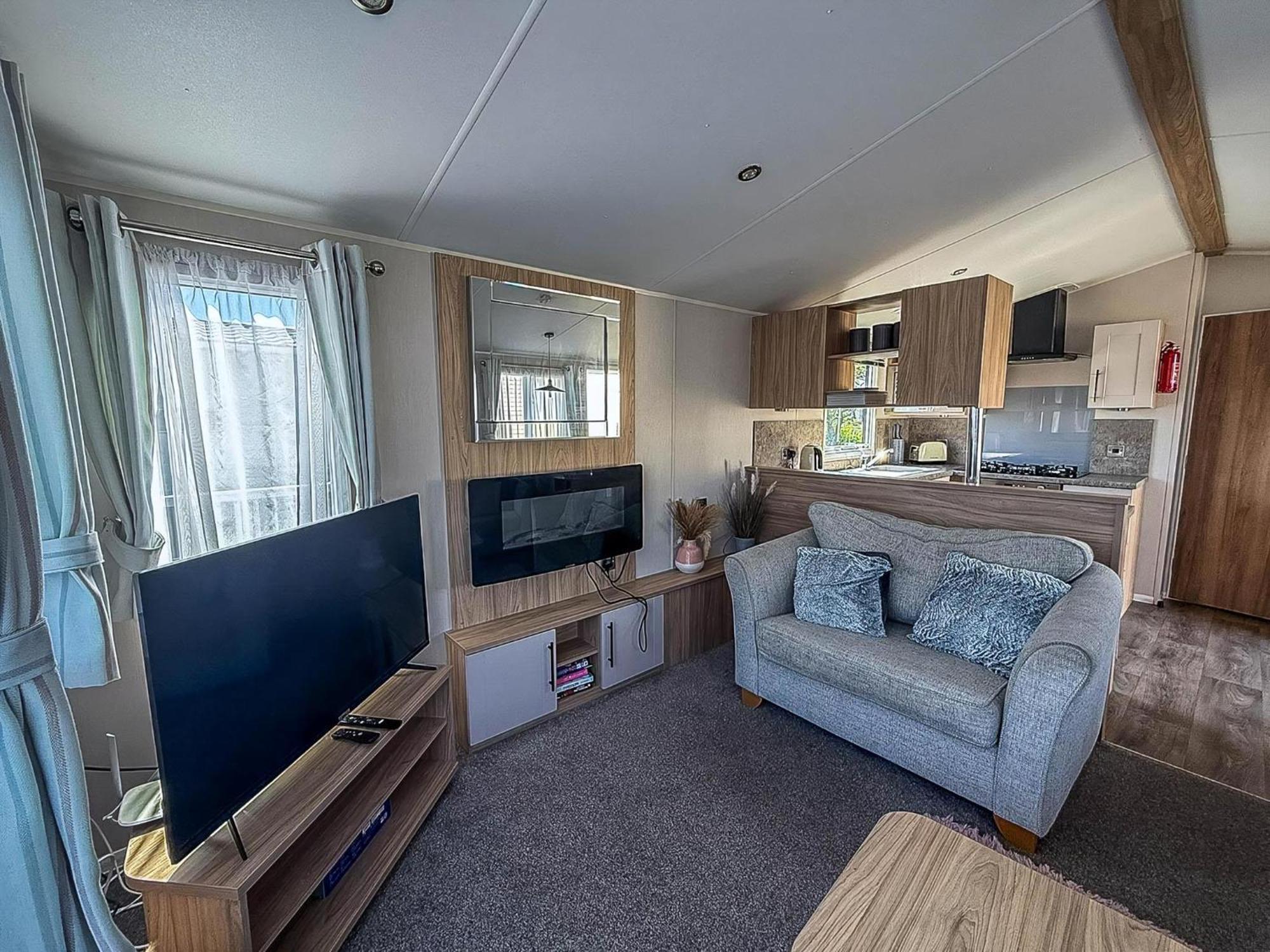 Beautiful 6 Berth Caravan, Nearby Beach In Suffolk Ref 68016Bs Lowestoft Exterior photo