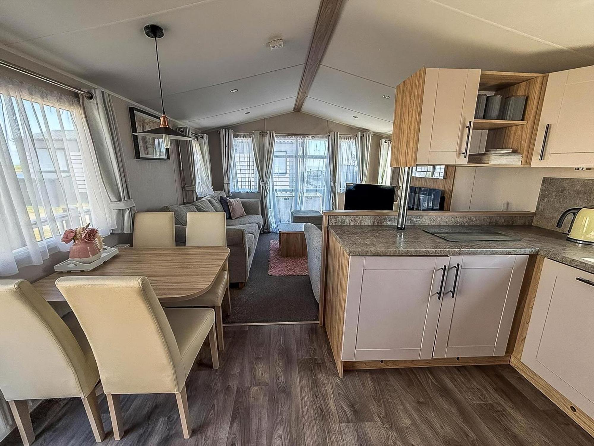 Beautiful 6 Berth Caravan, Nearby Beach In Suffolk Ref 68016Bs Lowestoft Exterior photo